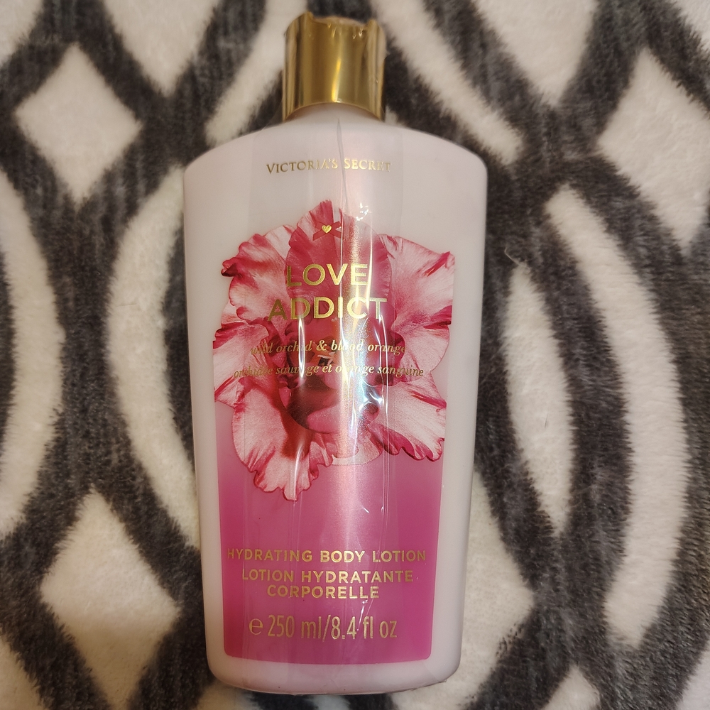 Sealed Victoria's Secret Love Addict Hydrating Body Lotion